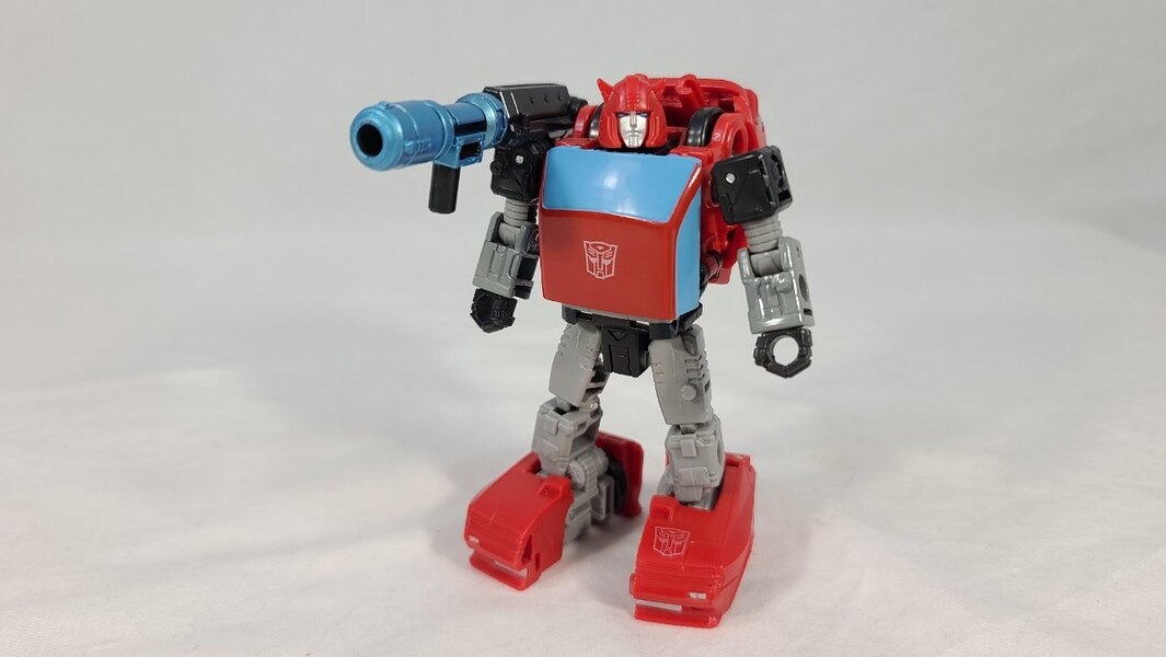 TF Collector Studio Series 86 Cliffjumper Review  (7 of 12)